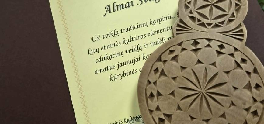 Istorinėje Baublių aplinkoje – išskirtinis įvertinimas Kuršėnų krašto tautodailininkei Almai Stugienei